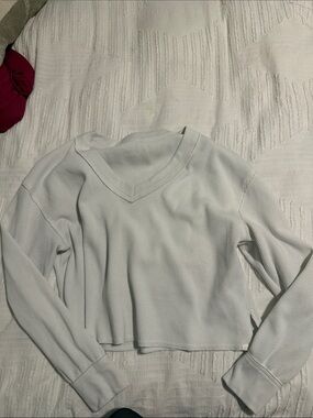 Hollister White V-Neck Waffle Knit Cropped Sweatshirt